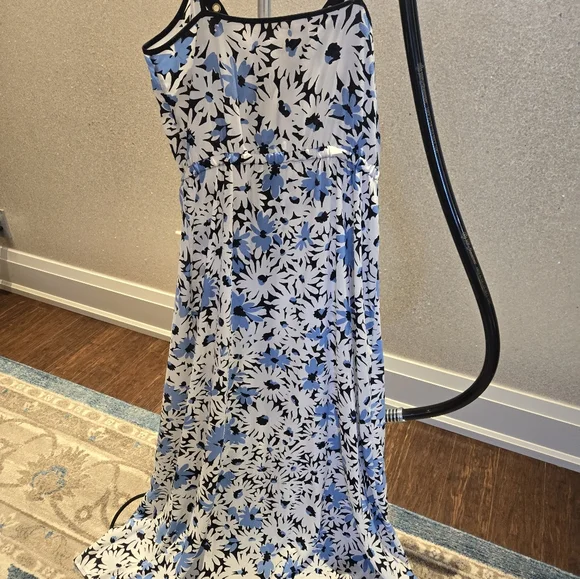 Dress - Picture 1 of 3